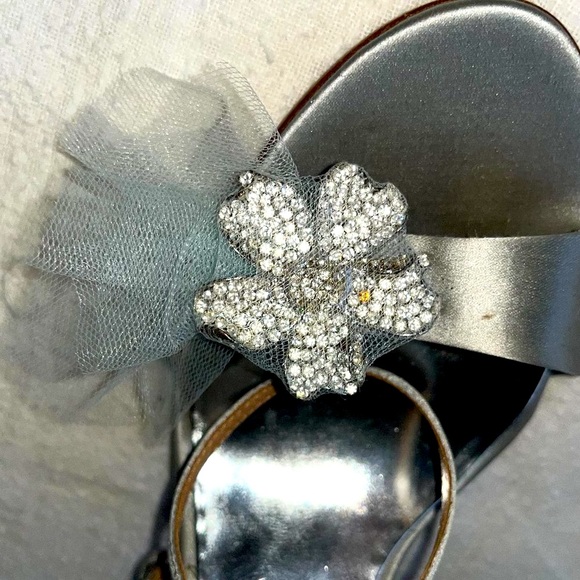 Badgley Mischka silver flower heels - Picture 2 of 10